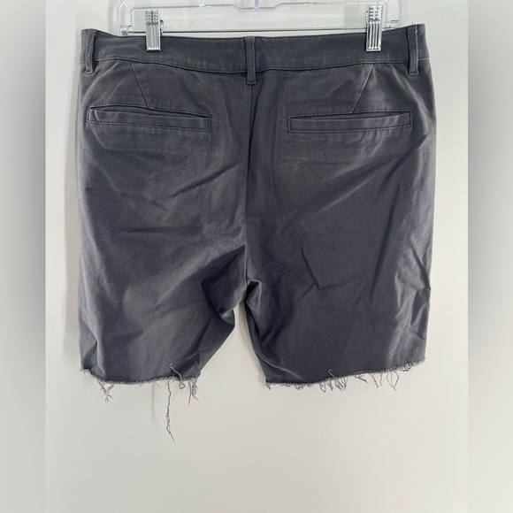 ASOS DESIGN SKINNY SHORTS DISTRESSED GRAY RAW HEM SIZE 34 - Picture 5 of 10